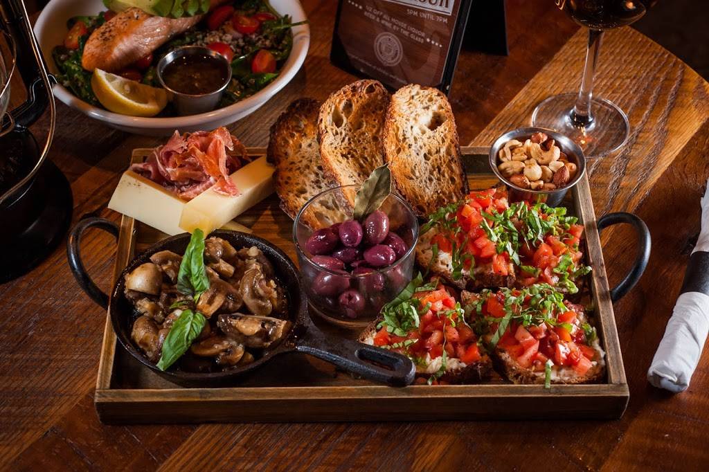 South Pointe Tavern | restaurant | 40 South Pointe Dr #109, Miami Beach, FL 33139, USA | 3057638368 OR +1 305-763-8368