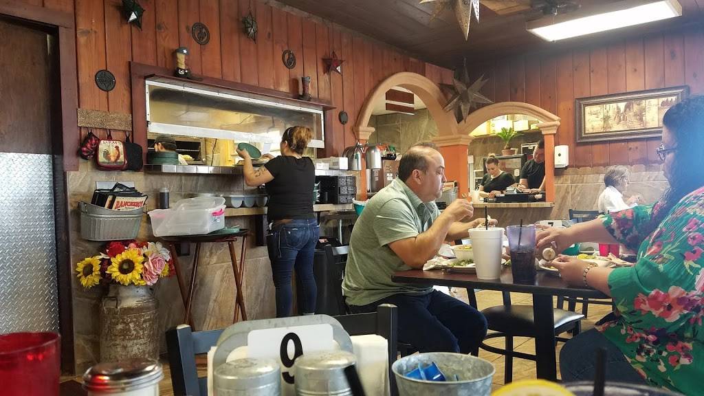 Ranchero s | restaurant | 404 N Vineyard Ave, Sinton, TX 78387, USA | 3615873177 OR +1 361-587-3177