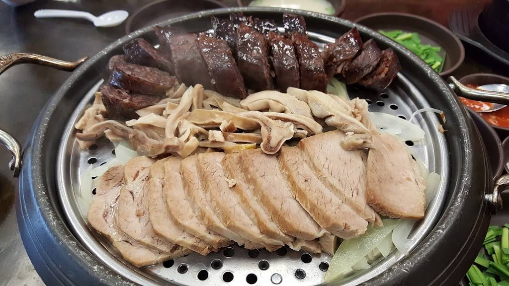 Bonga Solungtang 본가설렁탕 | restaurant | 131 W Central Blvd, Palisades Park, NJ 07650, USA | 2014824590 OR +1 201-482-4590
