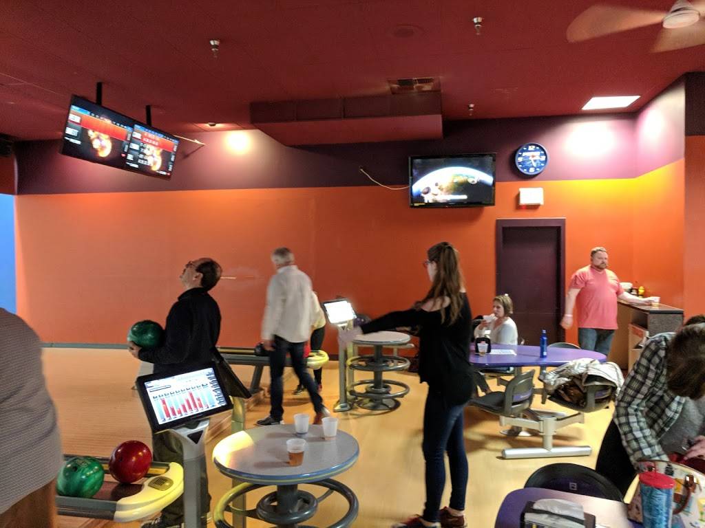 Wilsonville Lanes | restaurant | 29040 Town Center Loop E #a, Wilsonville, OR 97070, USA | 5036822346 OR +1 503-682-2346