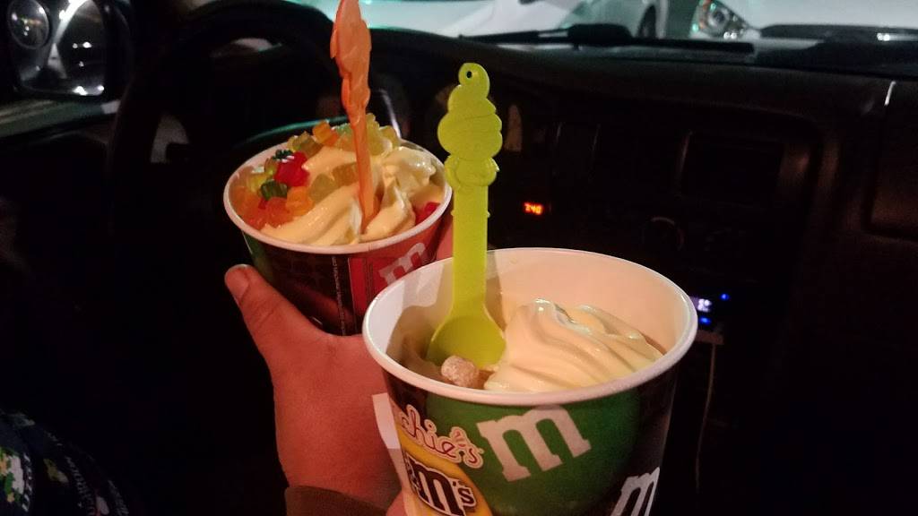Menchies Frozen Yogurt | bakery | 5944 Telegraph Rd, Ventura, CA 93003, USA | 8054779725 OR +1 805-477-9725