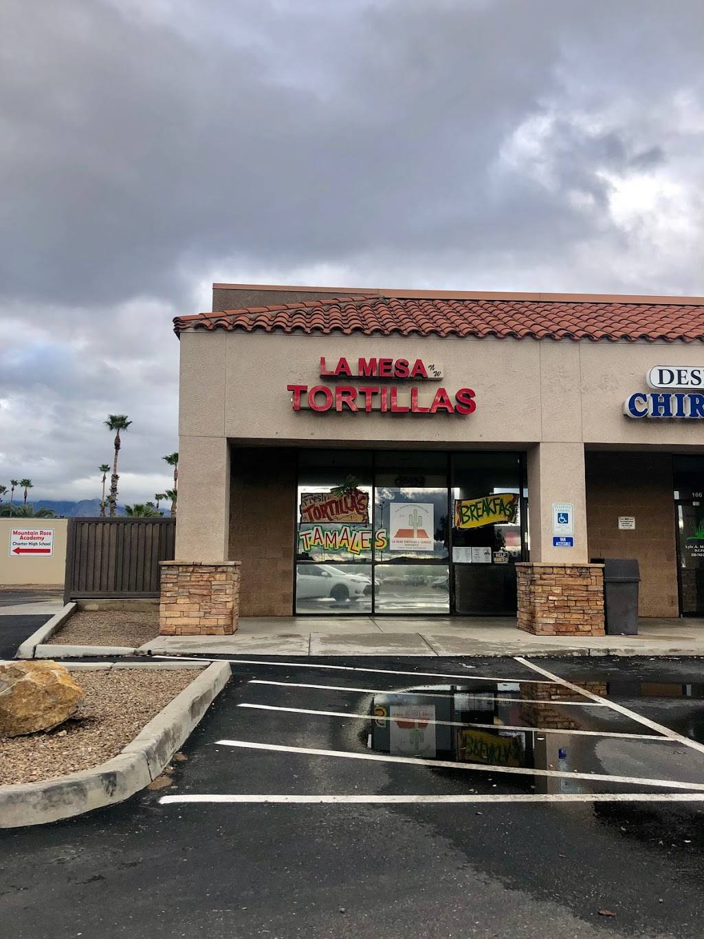 La Mesa Tortillas | restaurant | 3684 W Orange Grove Rd, Tucson, AZ 85741, USA | 5202972640 OR +1 520-297-2640