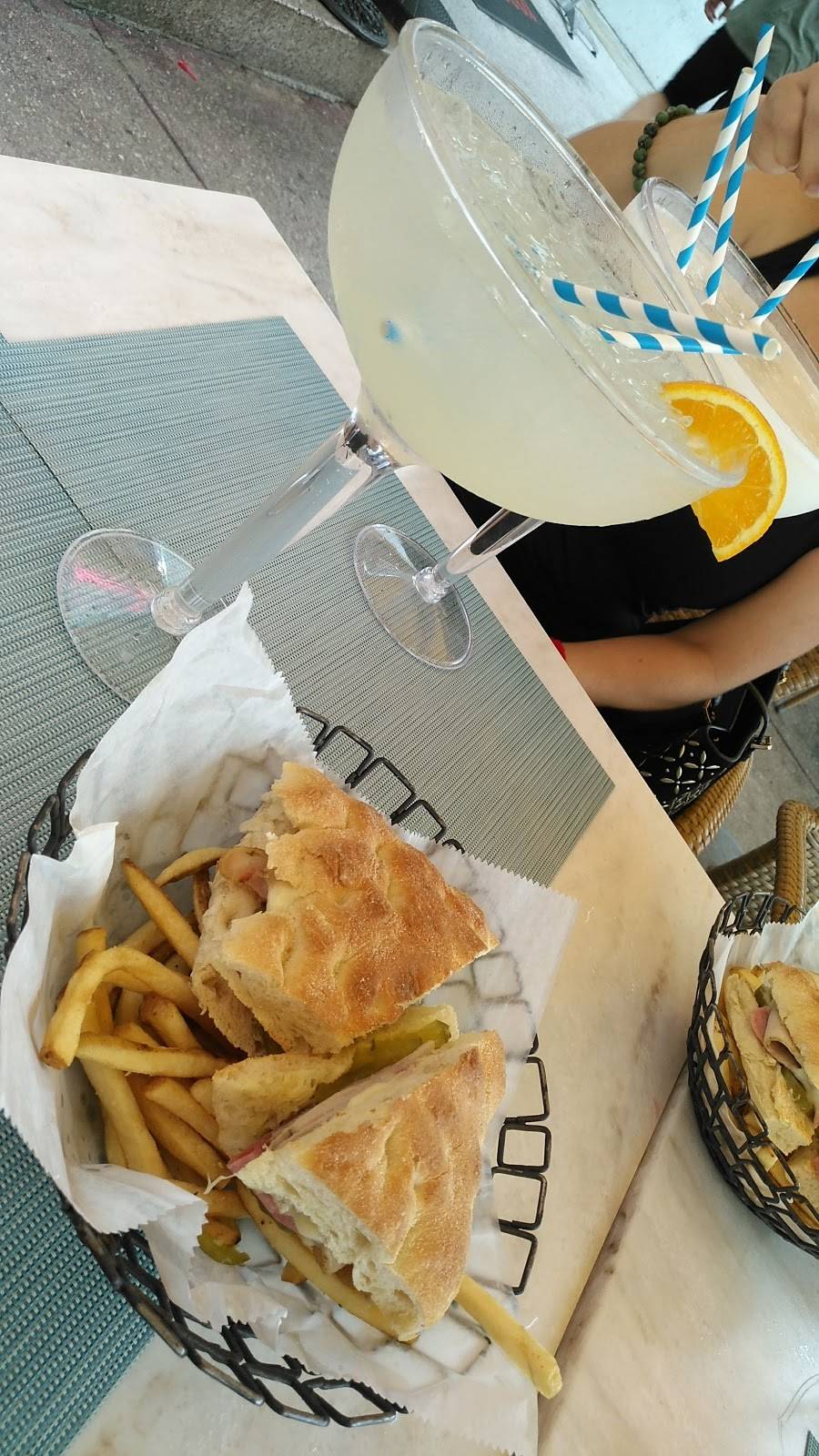 Starlite Cafe | restaurant | 750 Ocean Dr, Miami Beach, FL 33139, USA | 3055342161 OR +1 305-534-2161