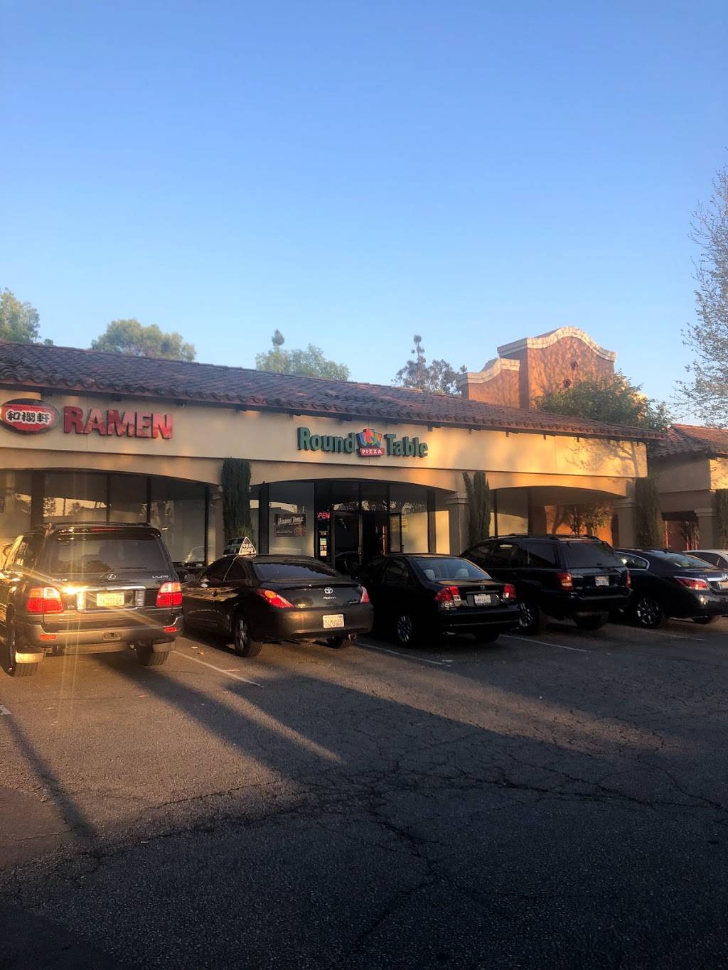Round Table Pizza | meal delivery | 7201 Archibald Ave Ste 9, Rancho Cucamonga, CA 91701, USA | 9099808040 OR +1 909-980-8040