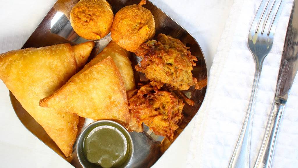 Currys Restaurant | restaurant | 118 Wellington Rd, London, ON N6C 4M8, Canada | 5196453226 OR +1 519-645-3226