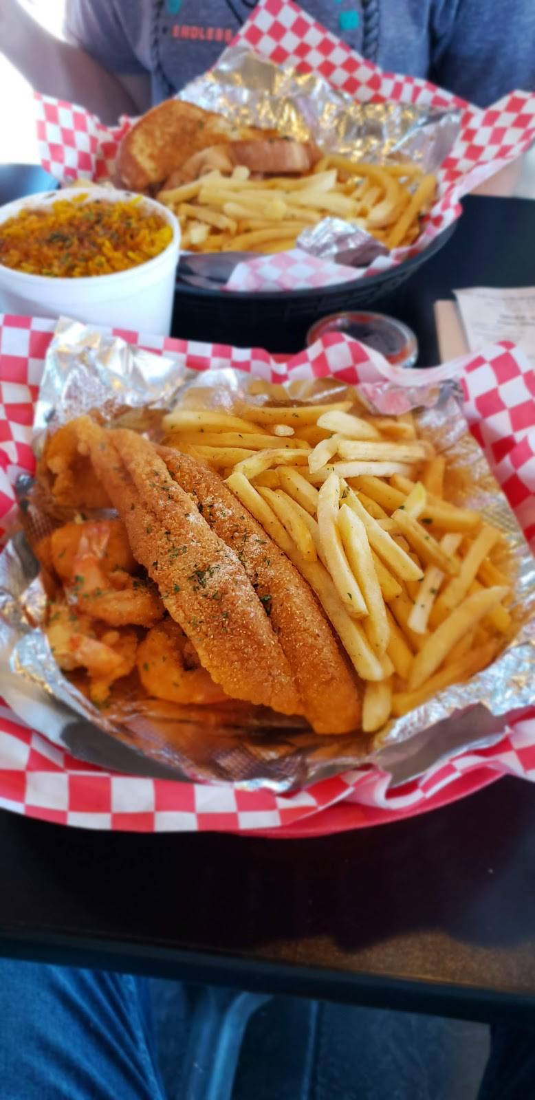 Off The Hook Seafood And More | restaurant | 125 W Britton Rd, Oklahoma City, OK 73114, USA | 4058403474 OR +1 405-840-3474