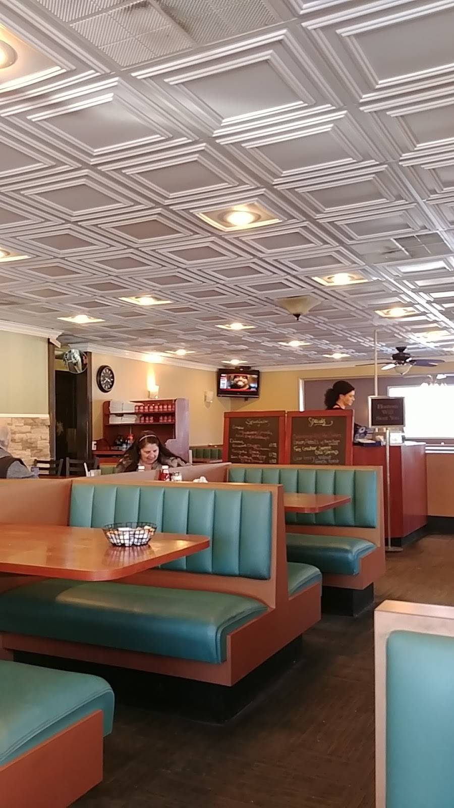 Silver Grill Family Restaurant | restaurant | 535 N Cedar St, Imlay City, MI 48444, USA | 8107242300 OR +1 810-724-2300