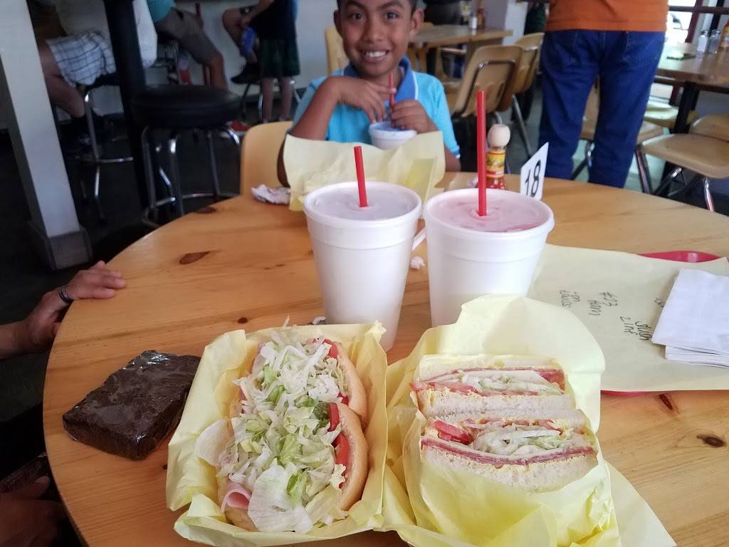 Main Street Footers | restaurant | 425 E Main St, Turlock, CA 95380, USA | 2096678383 OR +1 209-667-8383