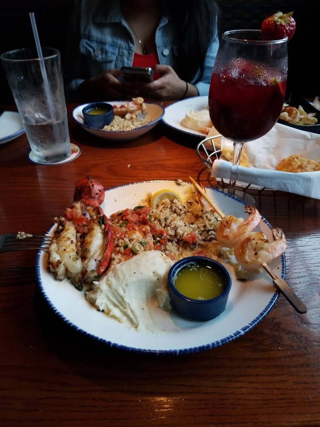 Red Lobster | restaurant | 4825 Coldwater Rd, Fort Wayne, IN 46825, USA | 2604832181 OR +1 260-483-2181