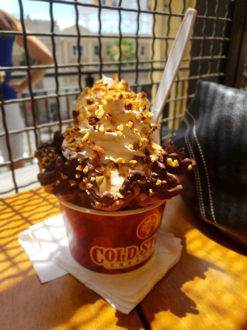 Cold Stone Creamery | cafe | 6801 Hollywood Blvd Ste 319, Hollywood, CA 90028, USA | 3239623199 OR +1 323-962-3199