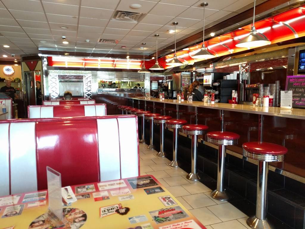 Mary Anns Diner | restaurant | 4 Cobbetts Pond Rd, Windham, NH 03087, USA | 6039653066 OR +1 603-965-3066