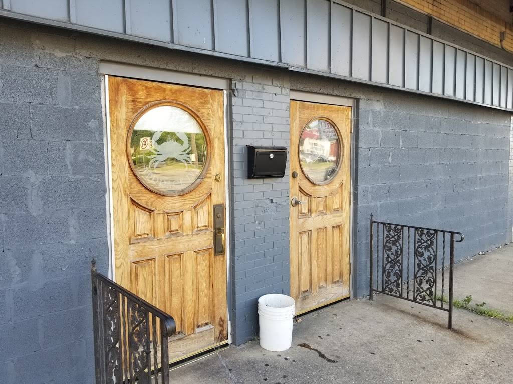 Mr. Bills Terrace Inn Crab House And Sports Bar | restaurant | 200 Eastern Blvd, Essex, MD 21221, USA | 4106875994 OR +1 410-687-5994