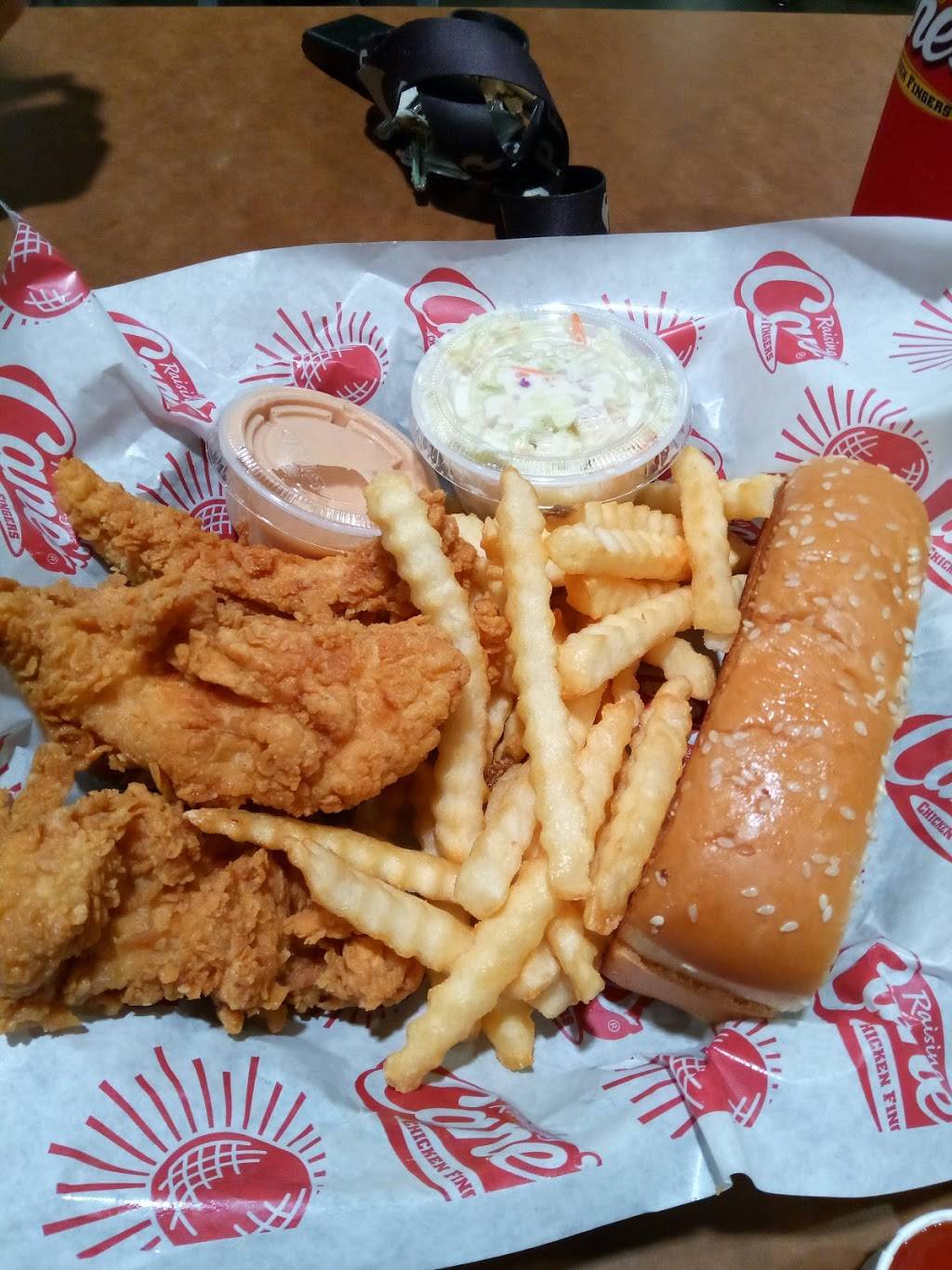 Raising Canes Chicken Fingers | meal takeaway | 23971 El Toro Rd, Laguna Hills, CA 92653, USA | 9495871970 OR +1 949-587-1970