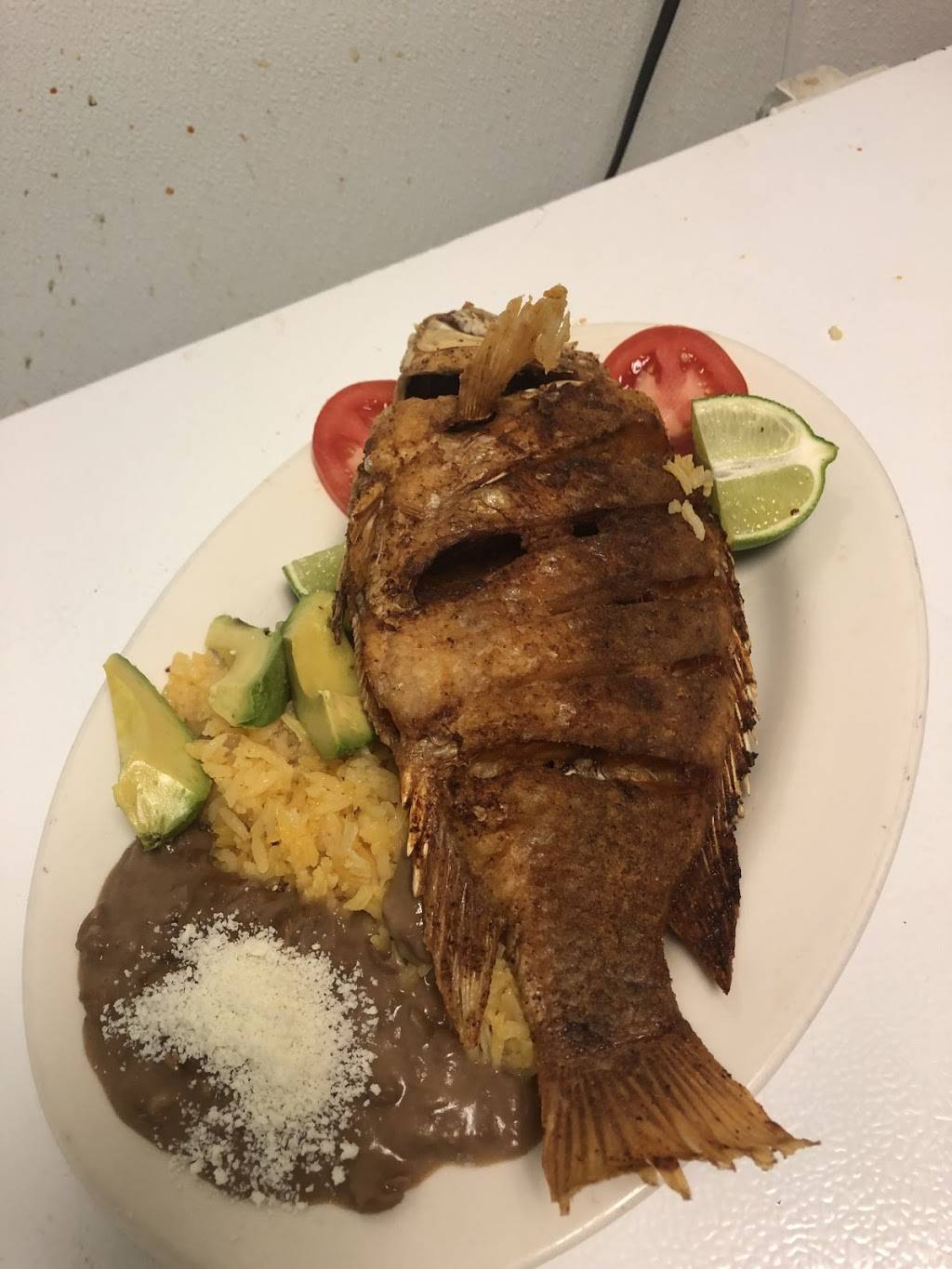 San Miguel restaurant and bakery | restaurant | 133 Hanover St, Meriden, CT 06451, USA | 2032370444 OR +1 203-237-0444