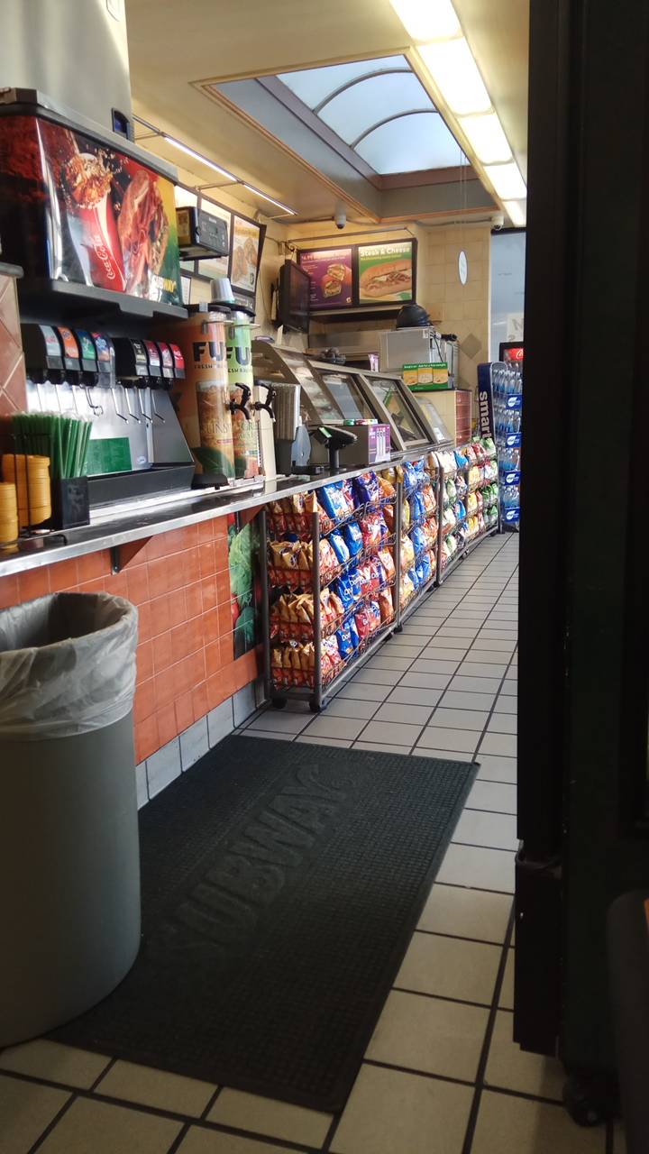 Subway Restaurants | restaurant | Comm Medical Bldg, 23101 Sherman Pl Suite 100, West Hills, CA 91307, USA | 8186760520 OR +1 818-676-0520