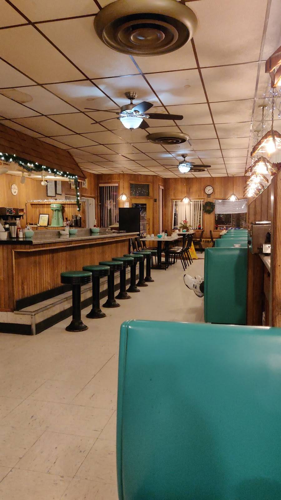 Landmark | restaurant | 1 E Main St, Freeport, IL 61032, USA | 8152351006 OR +1 815-235-1006