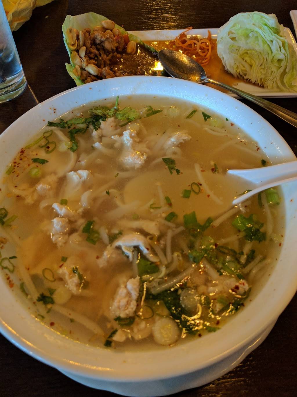 Thai Peppers Restaurant | restaurant | 5541 Merchants View Sq, Haymarket, VA 20169, USA | 7037546561 OR +1 703-754-6561