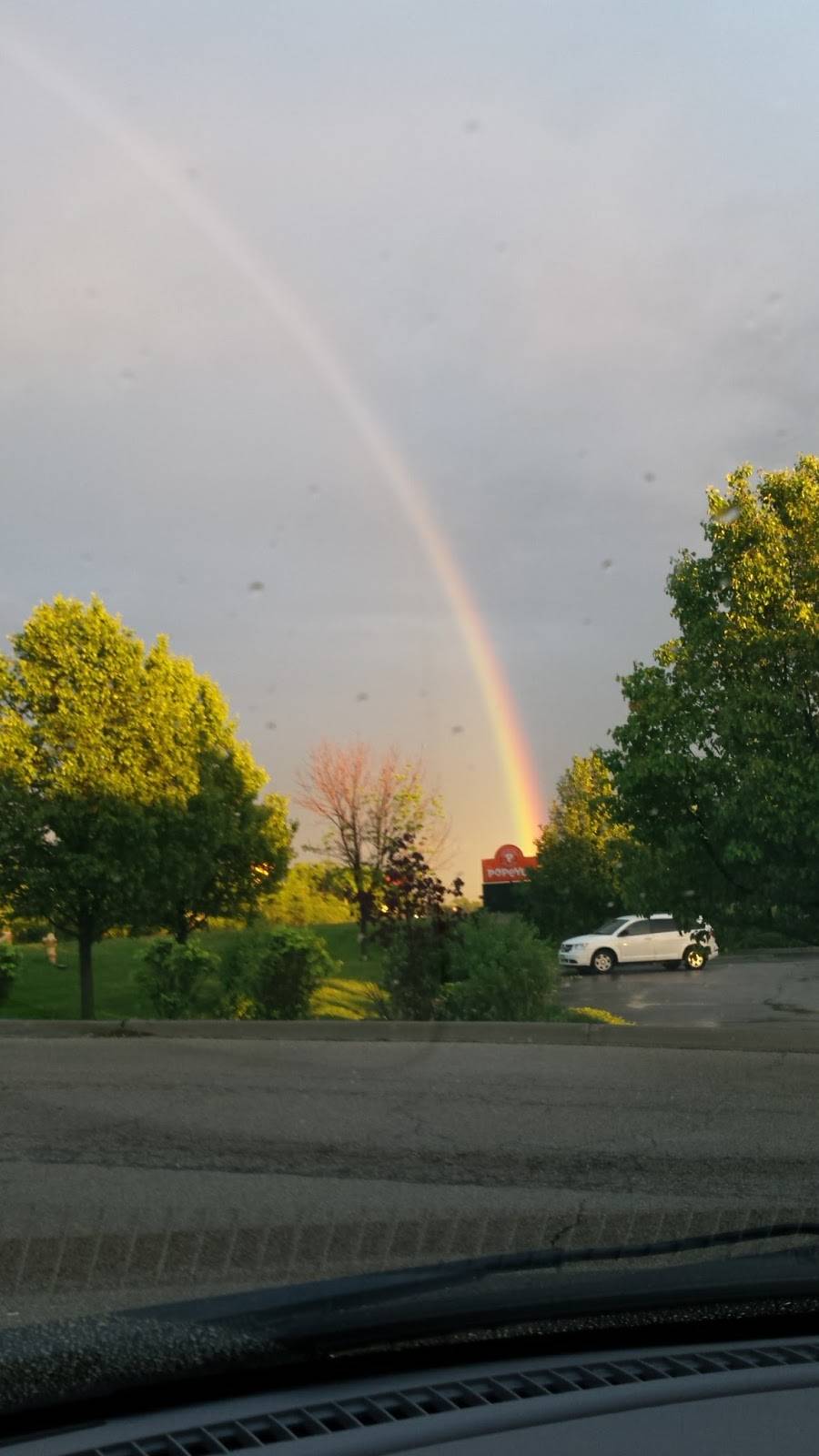 Starbucks | cafe | 200 W North Ave, West Chicago, IL 60185, USA | 6302933849 OR +1 630-293-3849