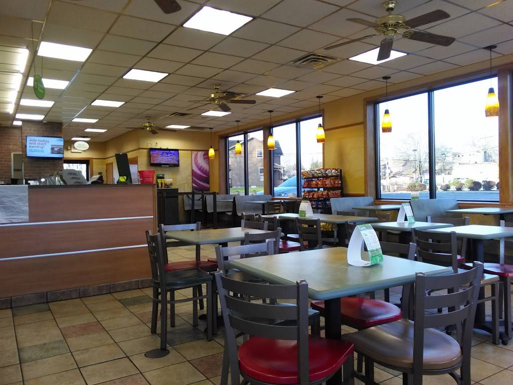 Subway | restaurant | 484 E Exchange St, Akron, OH 44304, USA | 3302539667 OR +1 330-253-9667