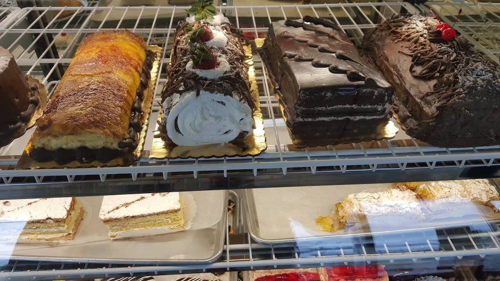 Euro Fresh Bakery | restaurant | 882 Horseblock Road, Farmingville, NY 11738, USA | 6317363600 OR +1 631-736-3600