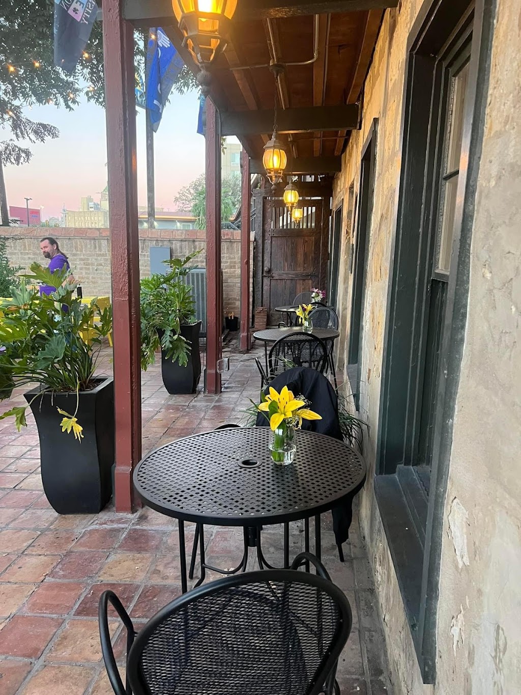 Comfort Cafe On The Go | restaurant | 121 Starr, San Antonio, TX 78202, USA | 5125818094 OR +1 512-581-8094