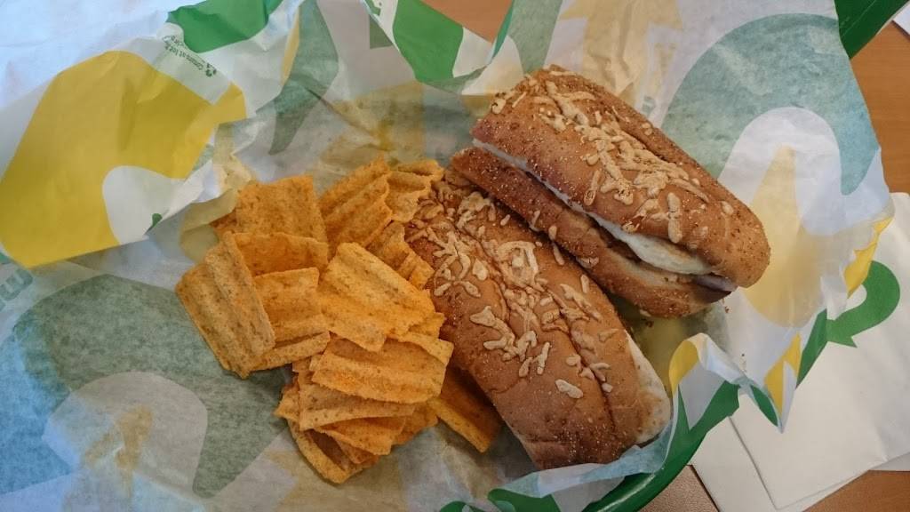 Subway | restaurant | 5608 Mission Center Rd Suite 903, San Diego, CA 92108, USA | 6198581473 OR +1 619-858-1473