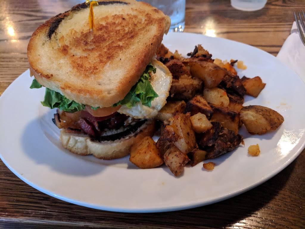 Common Ground Bar & Grill | restaurant | 319 Broadway, Arlington, MA 02474, USA | 7817280060 OR +1 781-728-0060