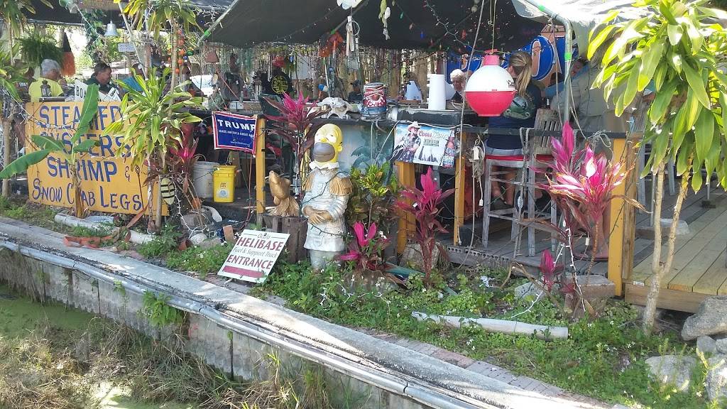 Palm Gardens Restaurant and Marina | restaurant | 1661 Palm Garden St, Tavares, FL 32778, USA | 3523432024 OR +1 352-343-2024