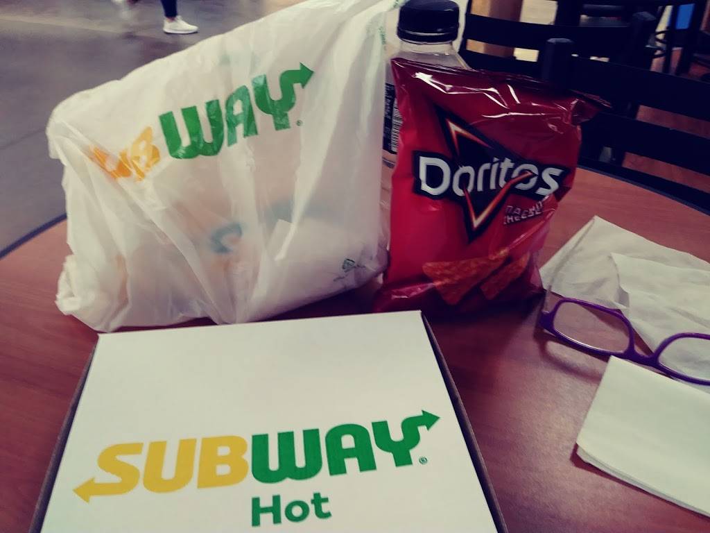 Subway Restaurants | restaurant | 1575 Land O Lakes Blvd, Lutz, FL 33549, USA | 8139493232 OR +1 813-949-3232