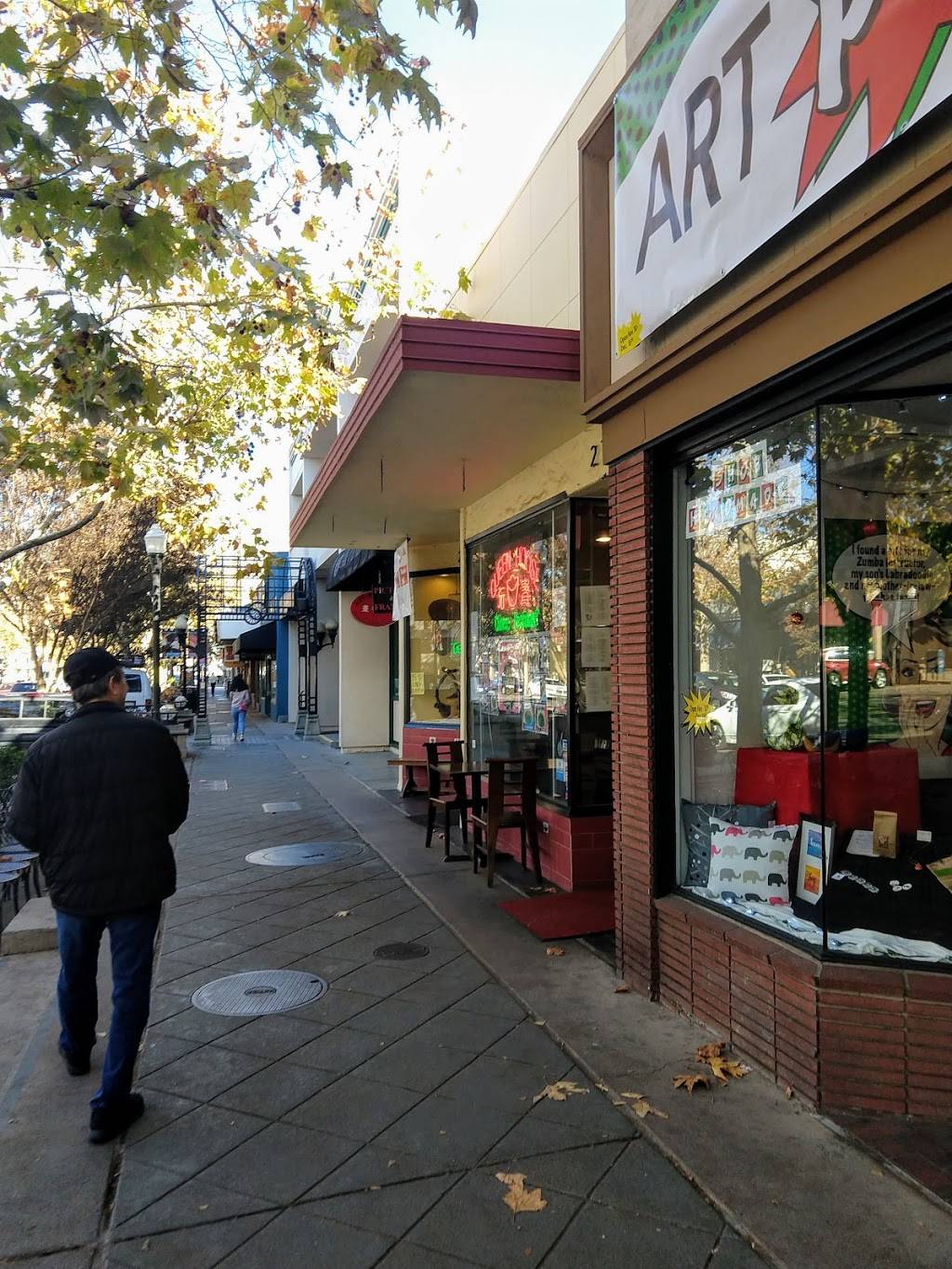 Queen House | restaurant | 273 Castro St, Mountain View, CA 94041, USA | 6509600580 OR +1 650-960-0580