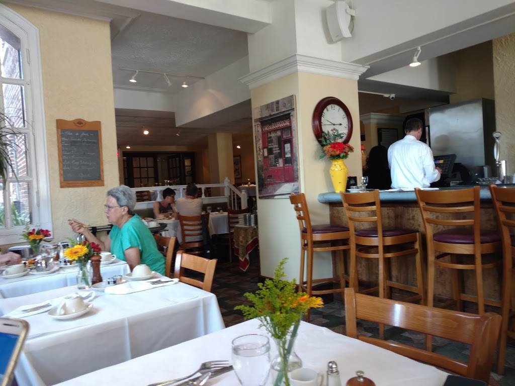 Hemmingways Bistro | restaurant | 211 N Oak Park Ave, Oak Park, IL 60302, USA | 7085240806 OR +1 708-524-0806