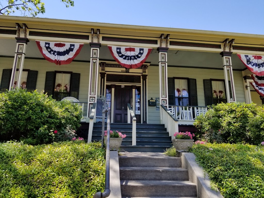 Walnut Hills | restaurant | 1214 Adams St, Vicksburg, MS 39180, USA | 6016384910 OR +1 601-638-4910