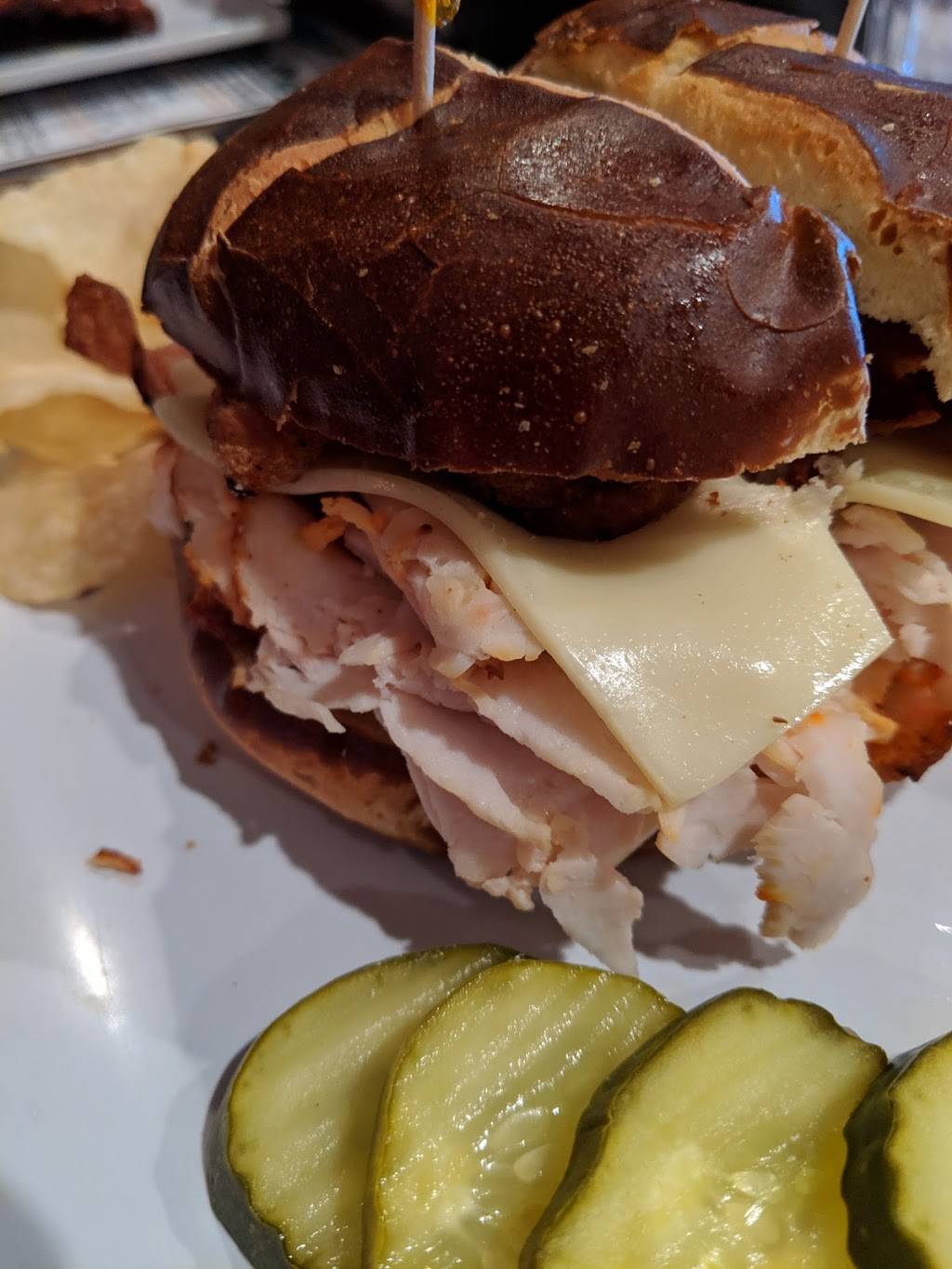 Corner Stables | restaurant | 2575 S Queen St, York, PA 17402, USA | 7177414320 OR +1 717-741-4320