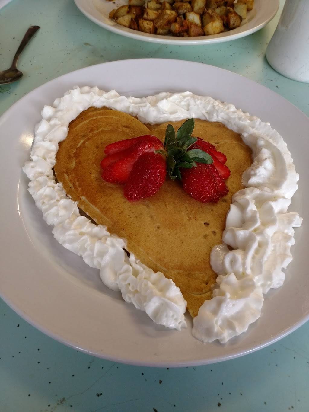 Kerries Northway Diner | restaurant | 51 Main St, Queensbury, NY 12804, USA | 5187410323 OR +1 518-741-0323