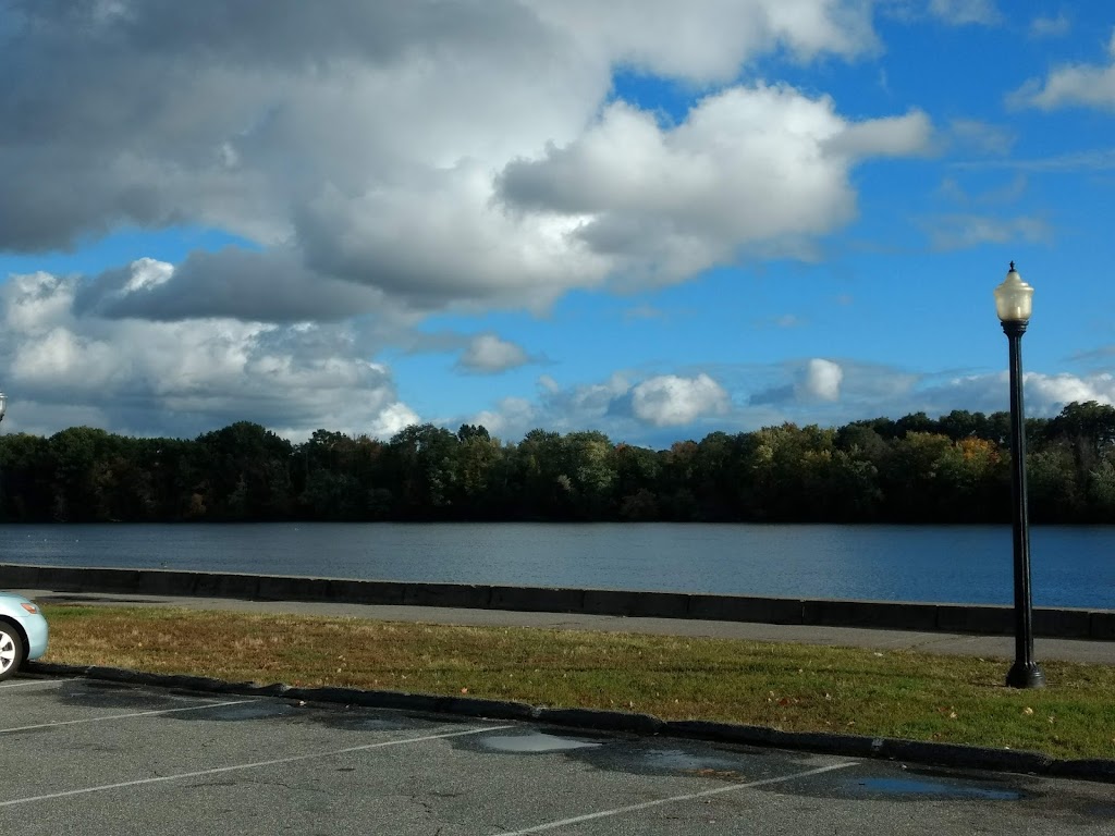 Bowlero Lowell | restaurant | 647 Pawtucket Blvd, Lowell, MA 01854, USA | 9784540476 OR +1 978-454-0476