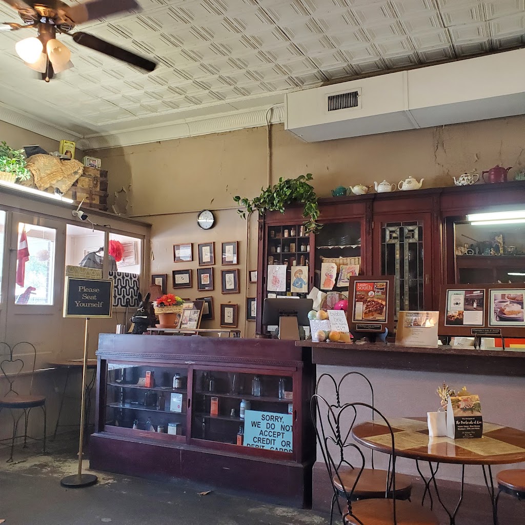 Charlottes Eats & Sweets | restaurant | 290 Main St, Keo, AR 72083, USA | 5018422123 OR +1 501-842-2123