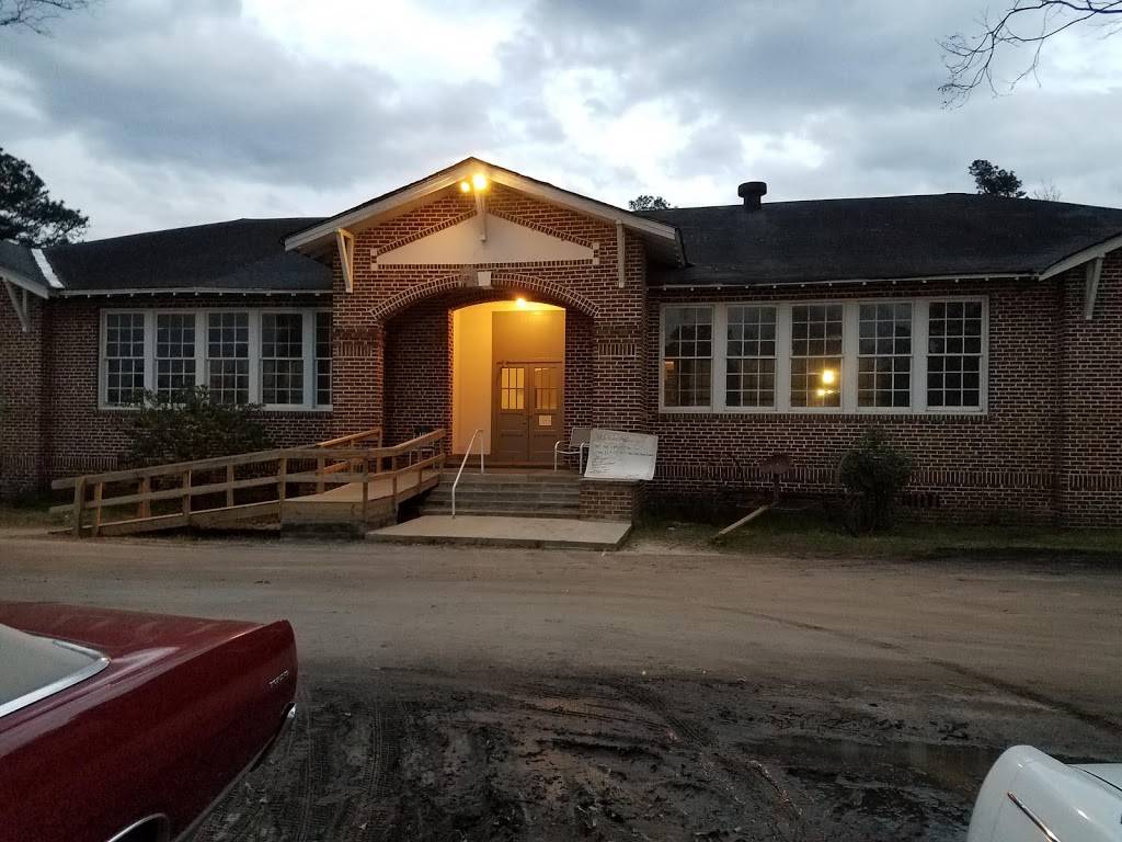 Ole SchoolHouse Grill | restaurant | 3811 SC-41, Fork, SC 29543, USA | 8434642568 OR +1 843-464-2568