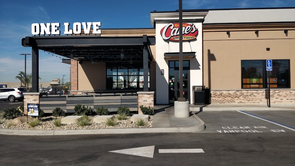 Raising Canes Chicken Fingers | meal takeaway | 11814 Whittier Blvd, Whittier, CA 90601, USA | 5626540114 OR +1 562-654-0114