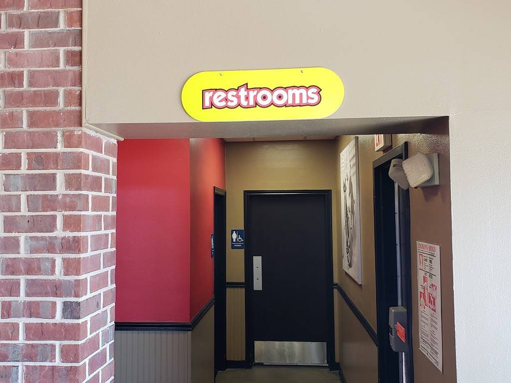 Schlotzskys | bakery | 1508, I-35, Waco, TX 76706, USA | 2547140955 OR +1 254-714-0955