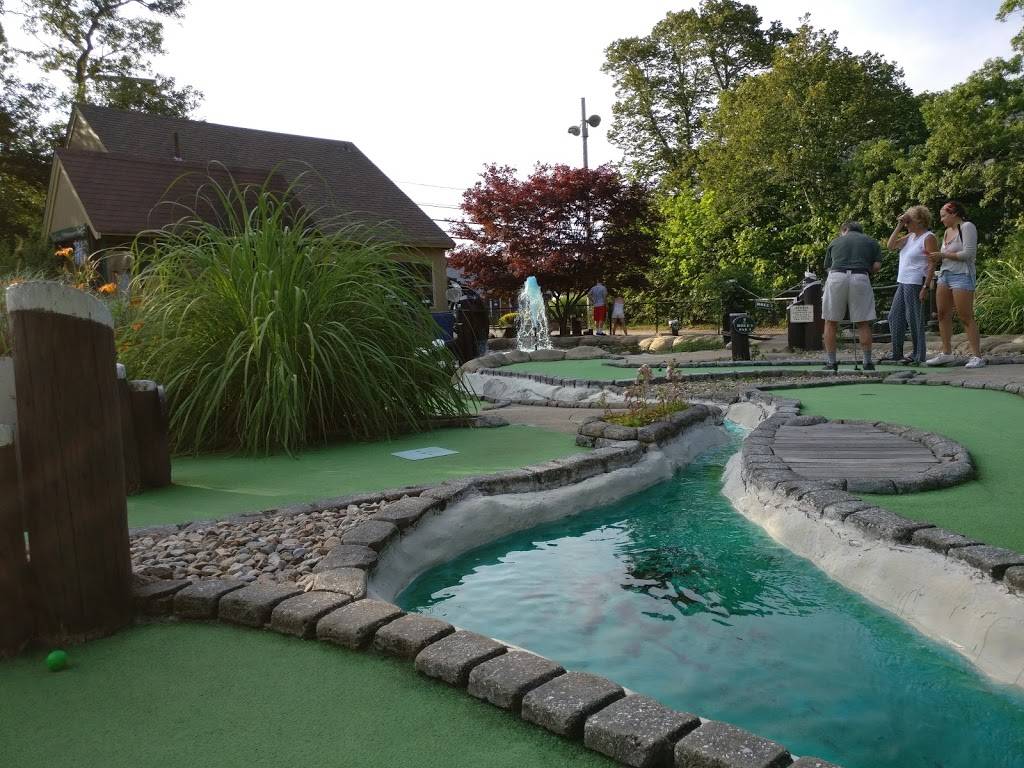 The Cove - Golf & Grill | restaurant | 386 State Rd, Vineyard Haven, MA 02568, USA | 5086932611 OR +1 508-693-2611