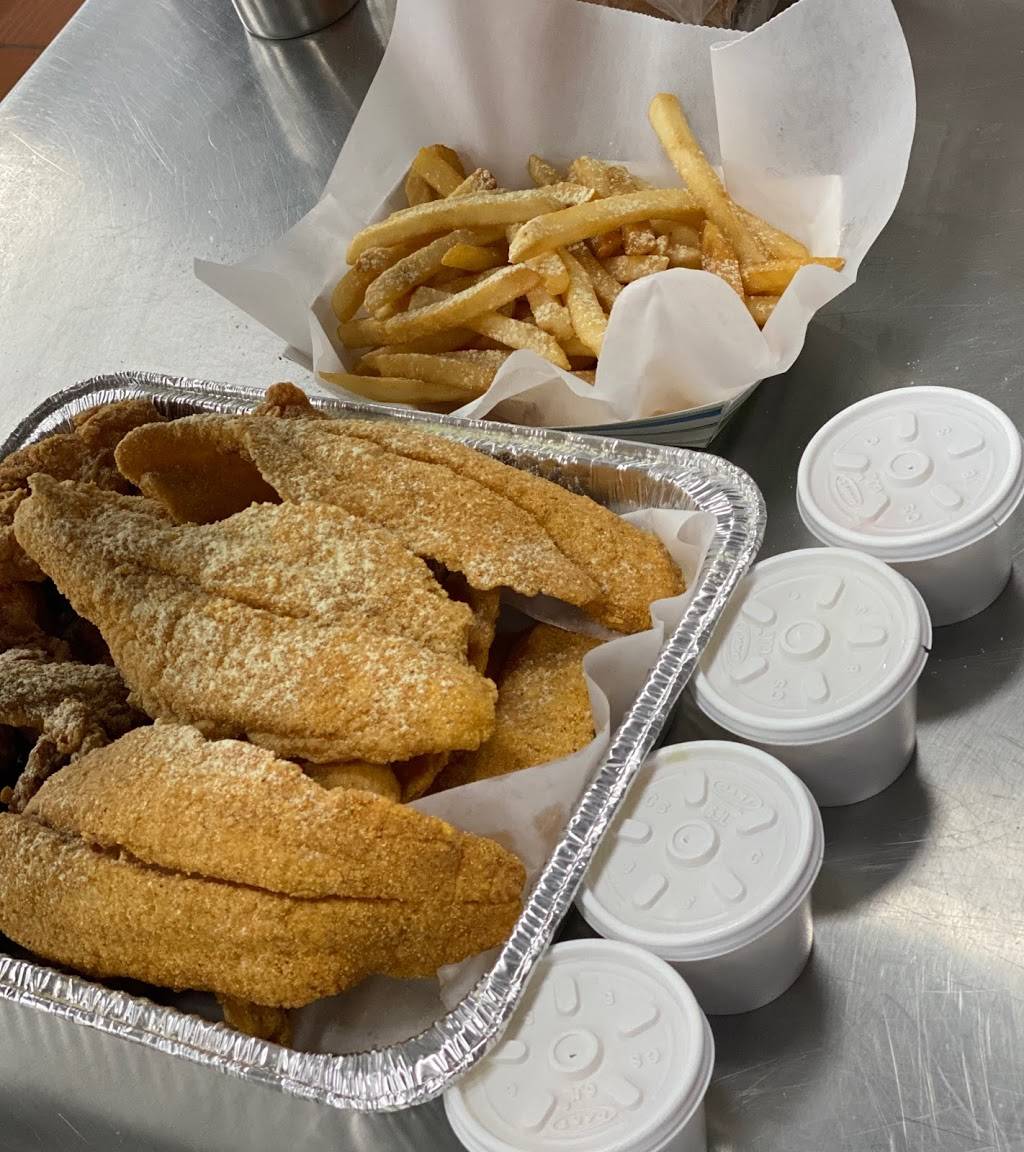 Big Sharks Fish & Chicken | restaurant | 1154 E Prairie Ave, Decatur, IL 62521, USA | 2177750707 OR +1 217-775-0707