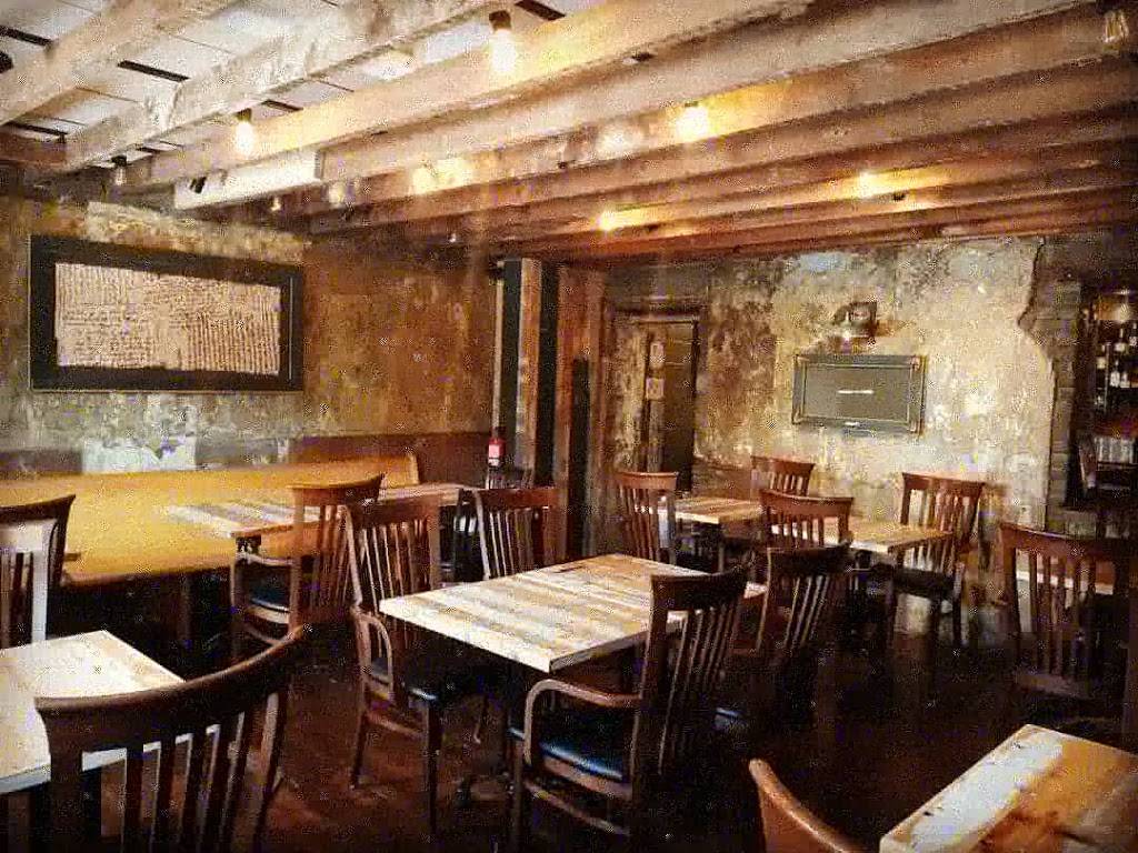 The Burren Pub | restaurant | 1301 Queen St E, Toronto, ON M4L 1C2, Canada | 4169015575 OR +1 416-901-5575