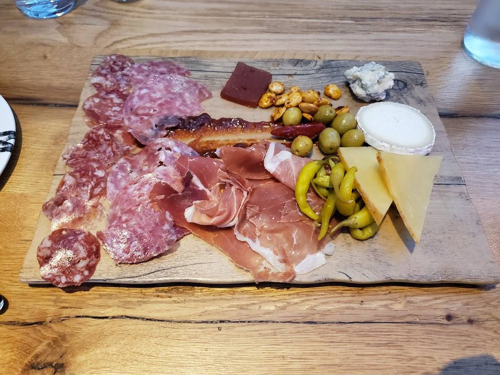 Matadora | restaurant | 2 Forbes Rd, Woburn, MA 01801, USA | 7819040658 OR +1 781-904-0658