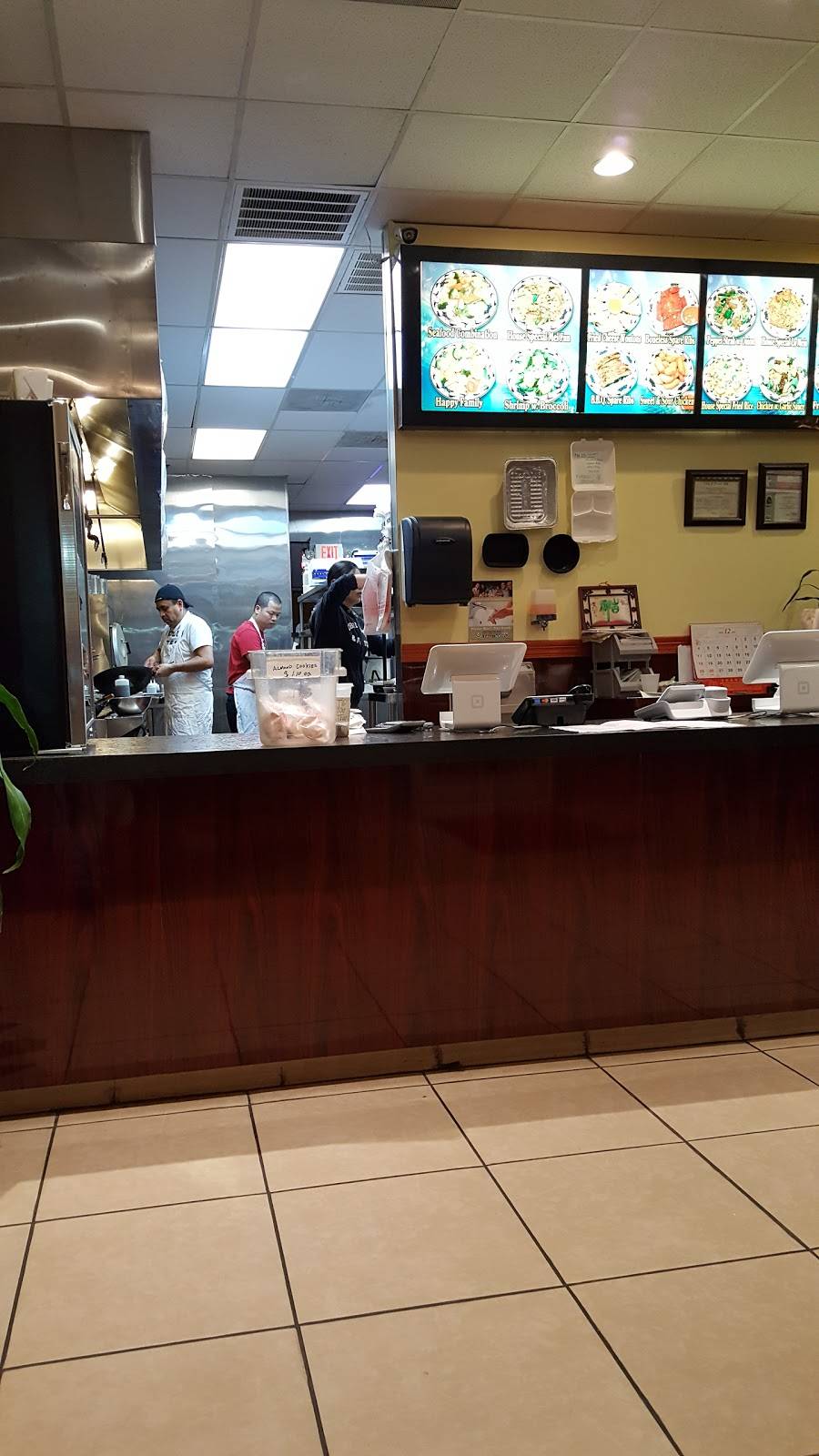 Lucky Wok Asian Cafe | restaurant | 6732 Forest Hill Dr, Forest Hill, TX 76140, USA | 8172931165 OR +1 817-293-1165