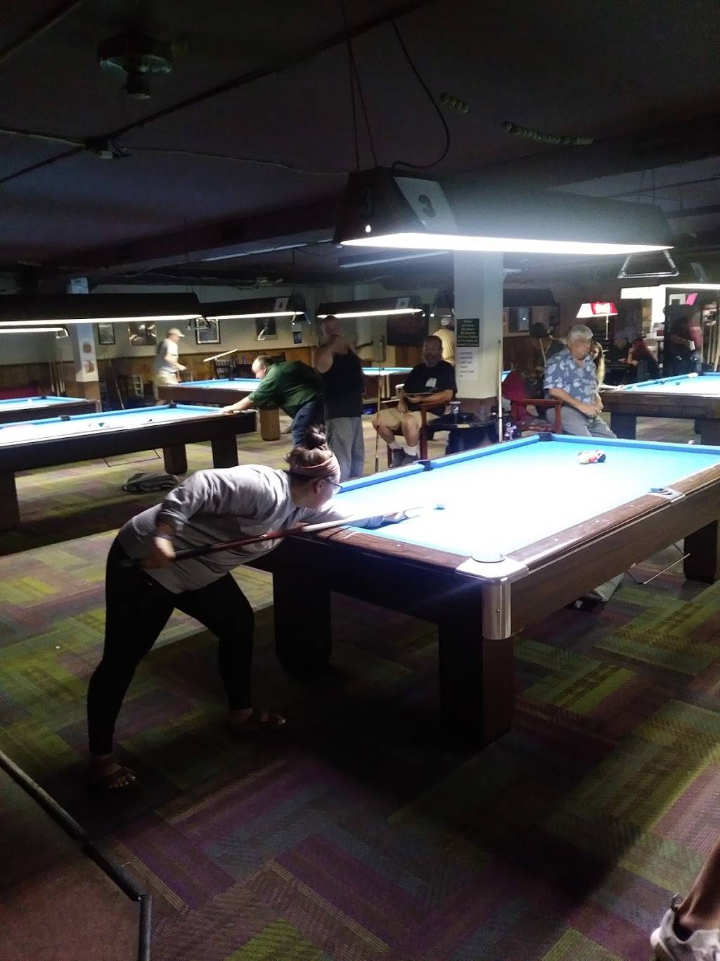 Randolphs billiards | restaurant | Hickory, NC 28602, USA | 8283267005 OR +1 828-326-7005