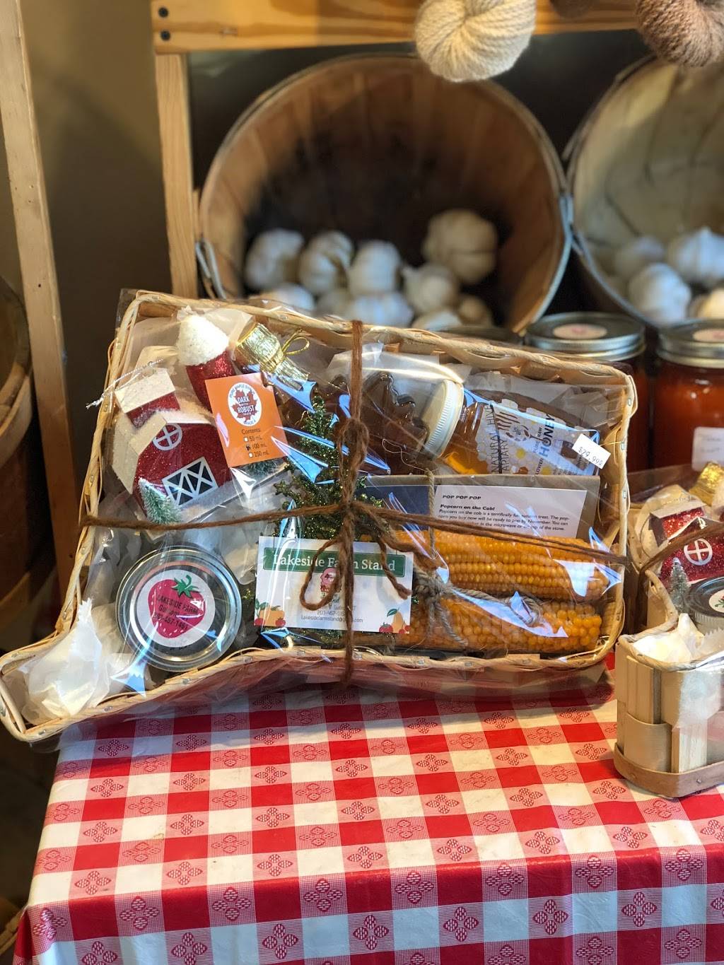 Lakeside Farm Stand | restaurant | 31 Lake Dr, Guilford, CT 06437, USA | 2034570152 OR +1 203-457-0152