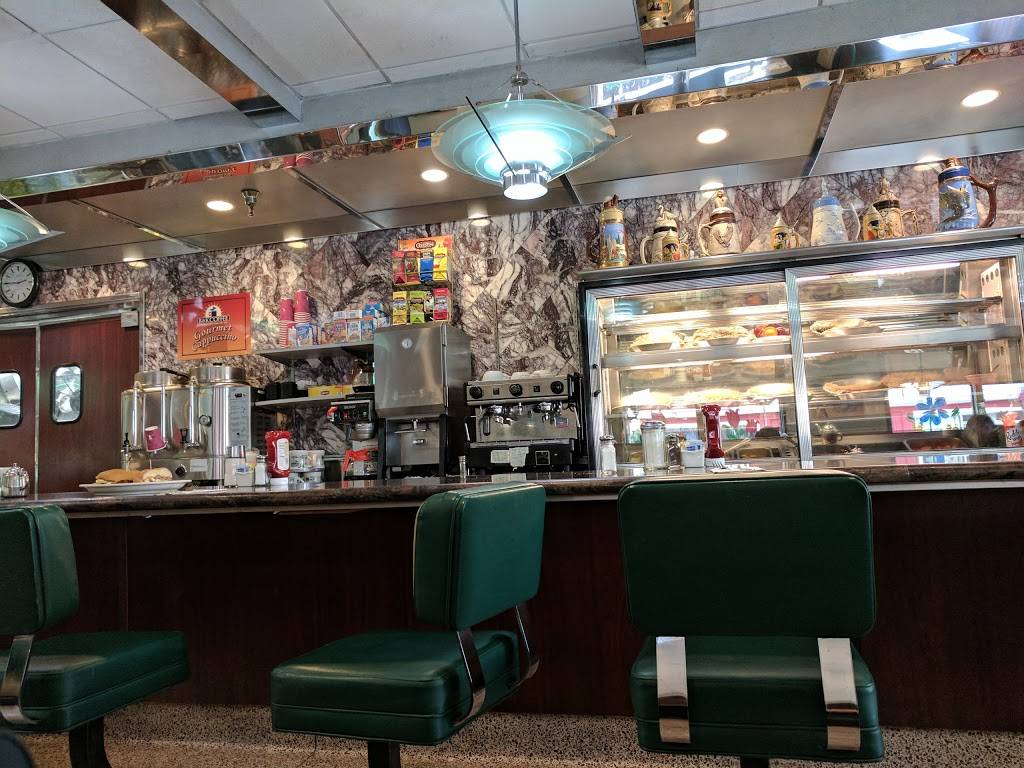 Carmel Diner Inc | restaurant | 63 Gleneida Ave, Carmel Hamlet, NY 10512, USA | 8452255000 OR +1 845-225-5000