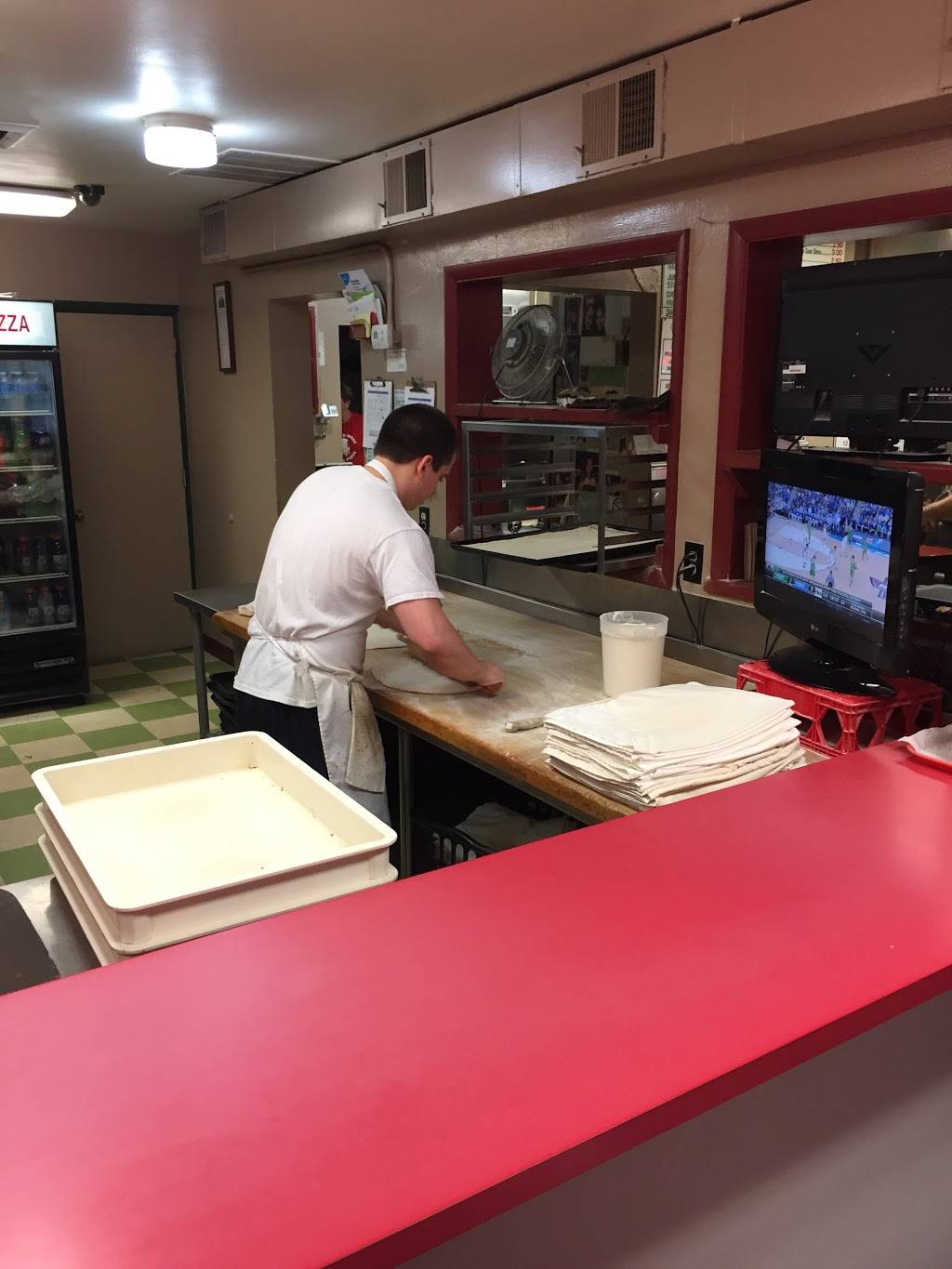 Ossos Original Pizza | restaurant | 90 Henderson Ave, Washington, PA 15301, USA | 7242221990 OR +1 724-222-1990