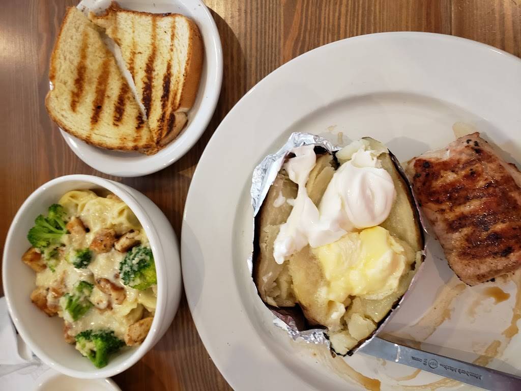 GeeManettis | restaurant | 104 E Attica St, Rossville, IL 60963, USA | 2177486344 OR +1 217-748-6344