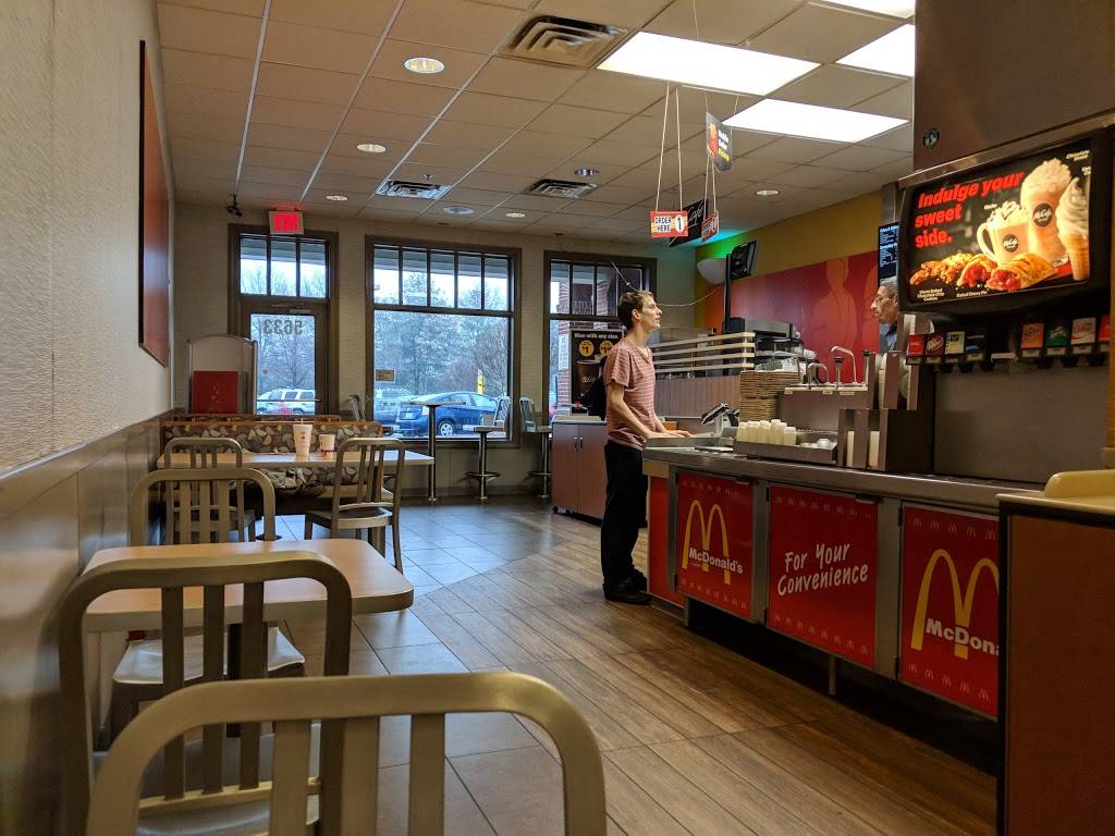 McDonalds | cafe | 5633 Stone Rd, Centreville, VA 20120, USA | 7038150480 OR +1 703-815-0480